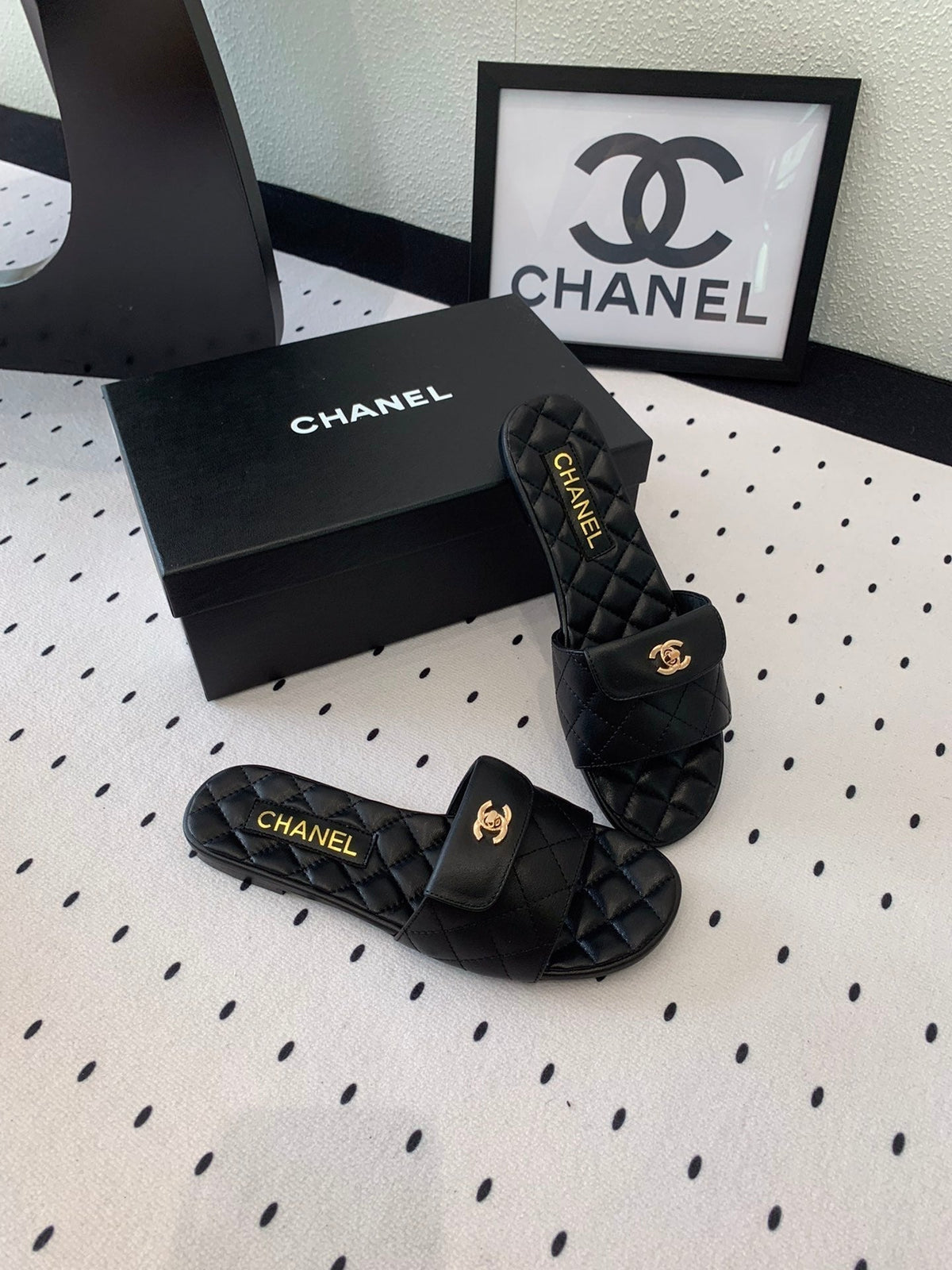 CHANEL SLIPPERS IN BLACK CALFSKIN