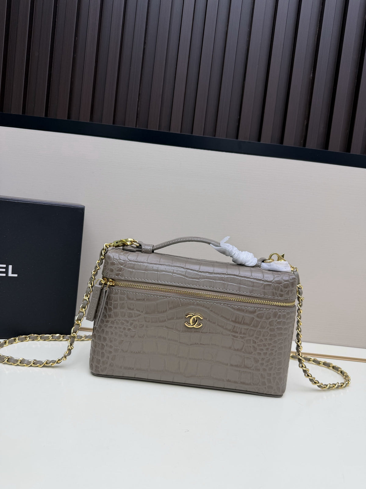 Chanel Crocodile-Embossed Vanity Bag with Chain Strap – Gray