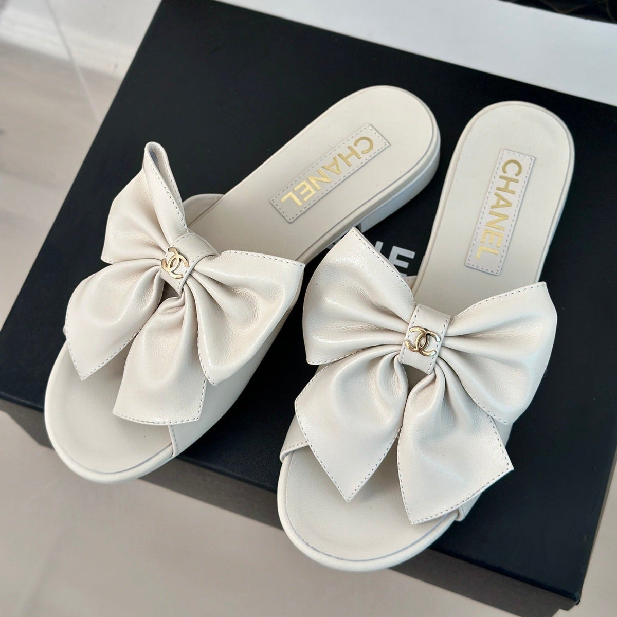 CHANEL Double  big bow flat sandals Sheepskin White Cream